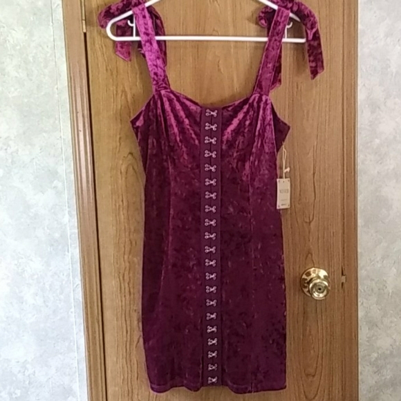 Dress - Picture 1 of 1